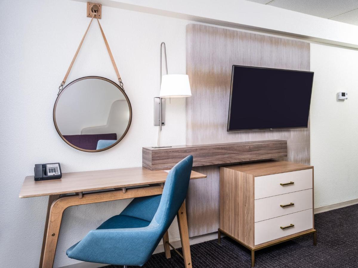 מלון Crowne Plaza Milwaukee South By Ihg מראה חיצוני תמונה