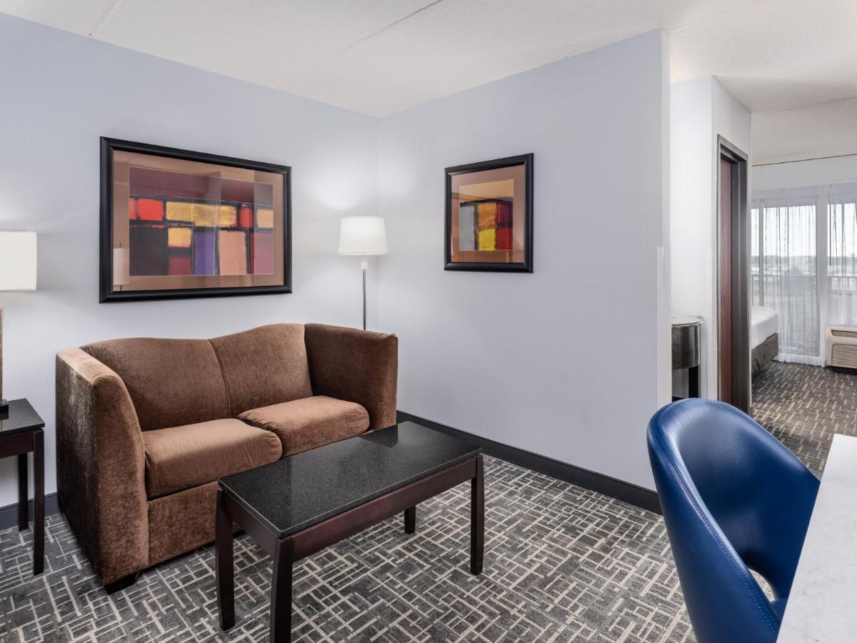 מלון Crowne Plaza Milwaukee South By Ihg מראה חיצוני תמונה