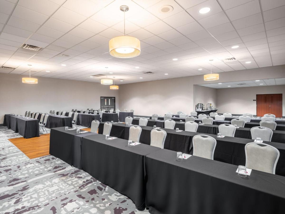 מלון Crowne Plaza Milwaukee South By Ihg מראה חיצוני תמונה