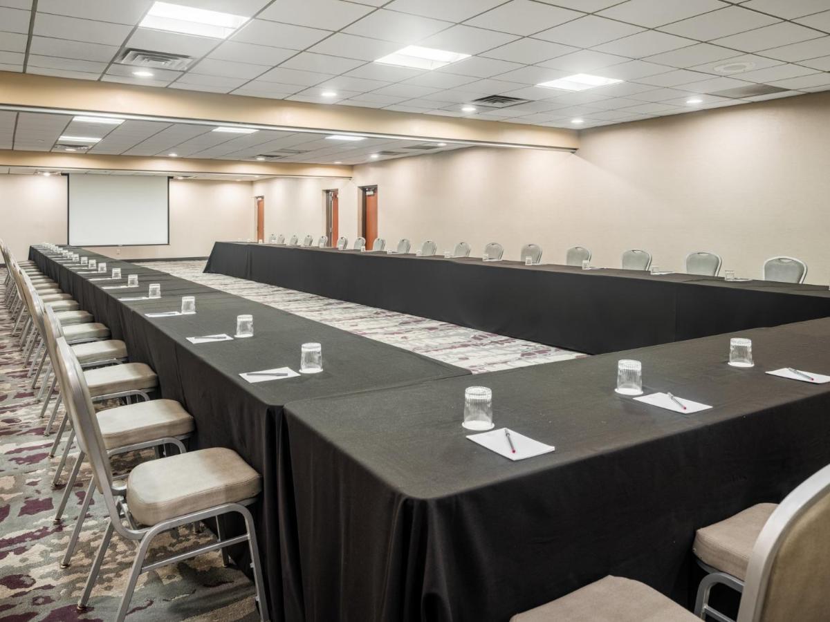 מלון Crowne Plaza Milwaukee South By Ihg מראה חיצוני תמונה